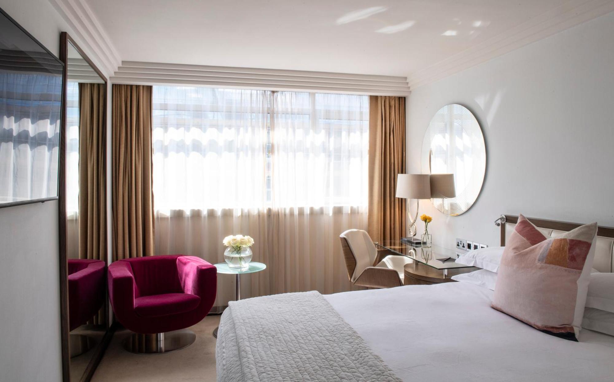 Rom med queen-size-seng
